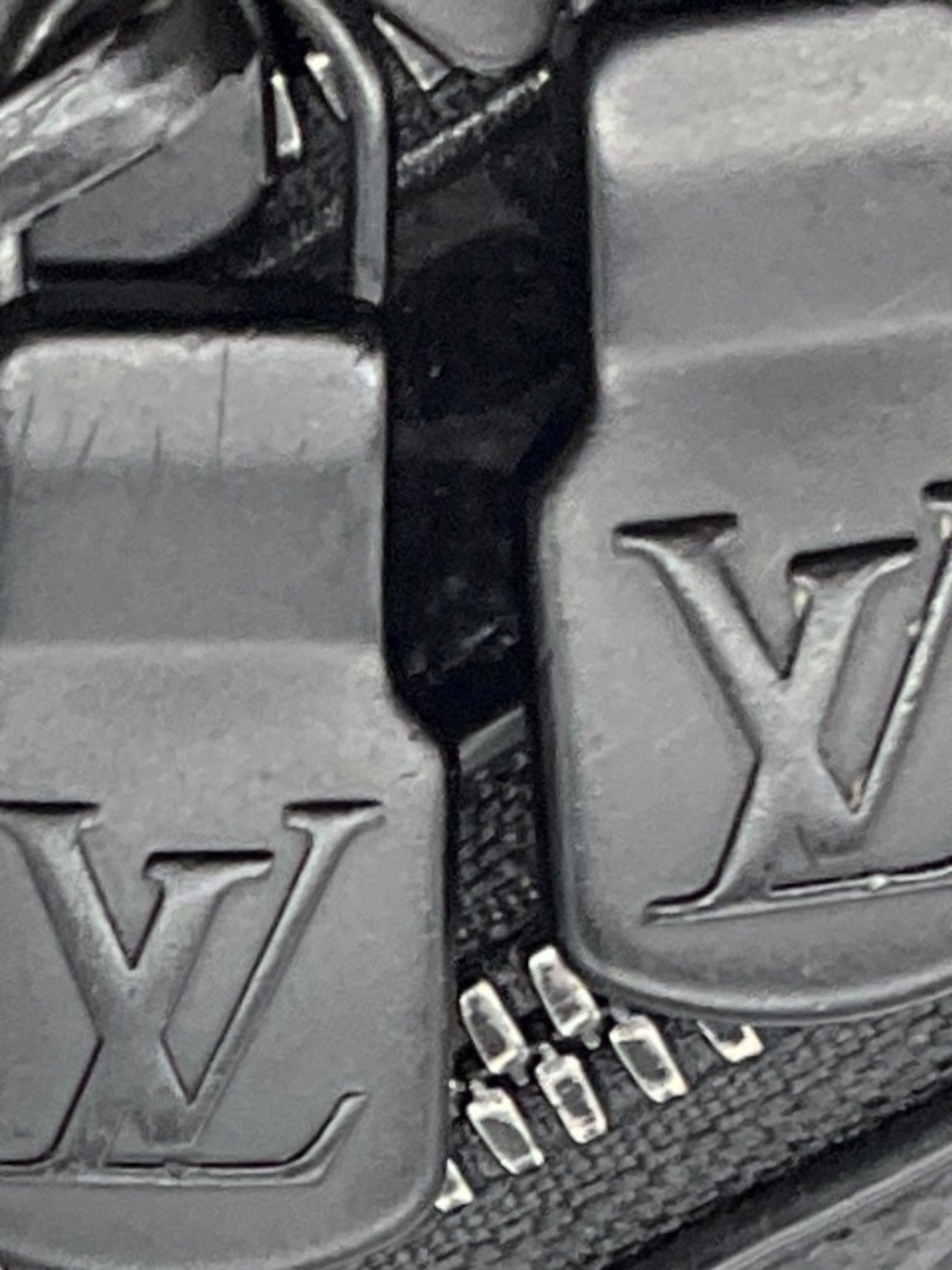 LOUIS VUITTON BLACK MONOGRAM CANVAS AND LEATHER ALPHA MESSENGER BAG - Picture 6 of 13